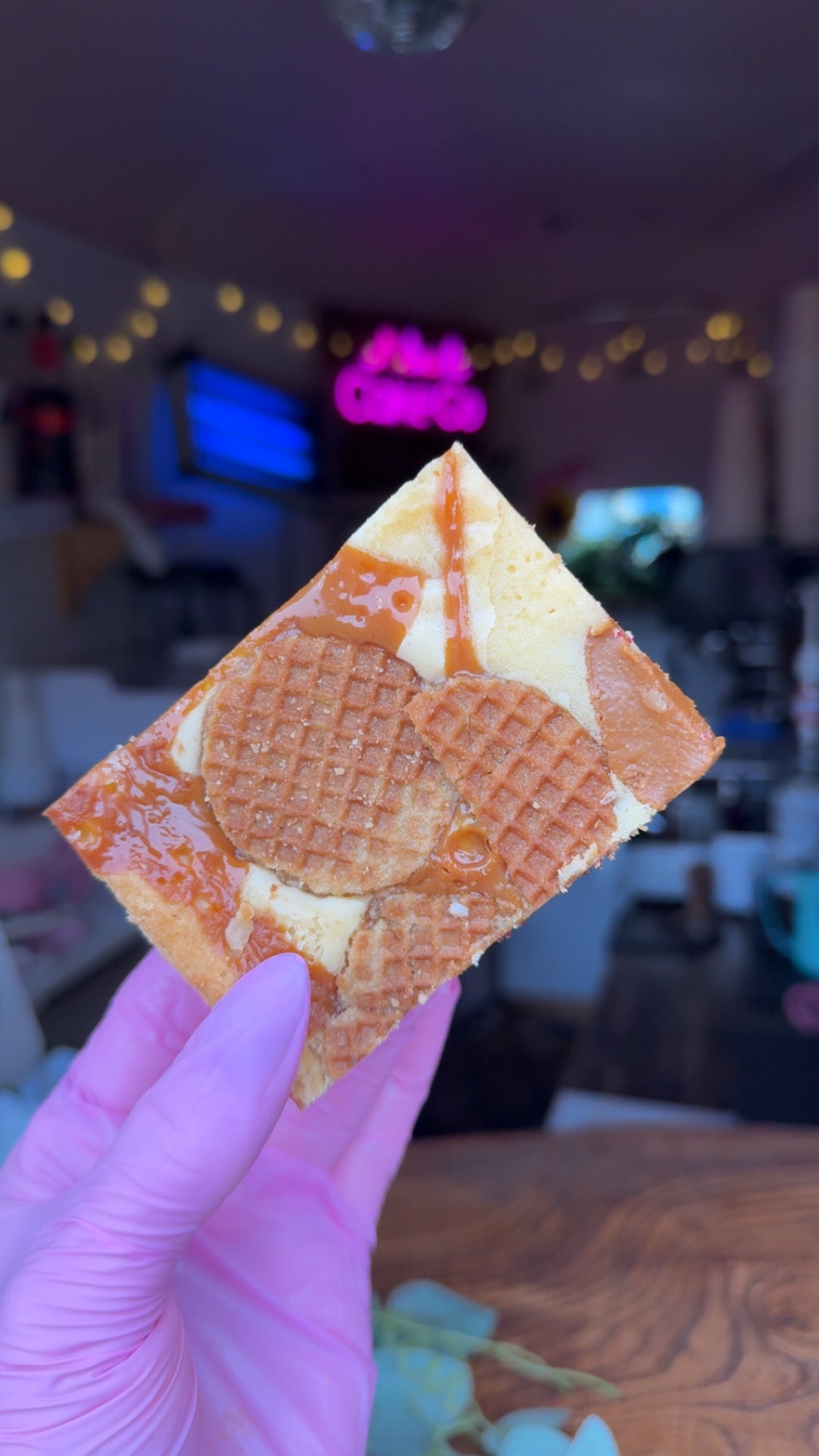 CARAMEL WAFFLE BLONDIE