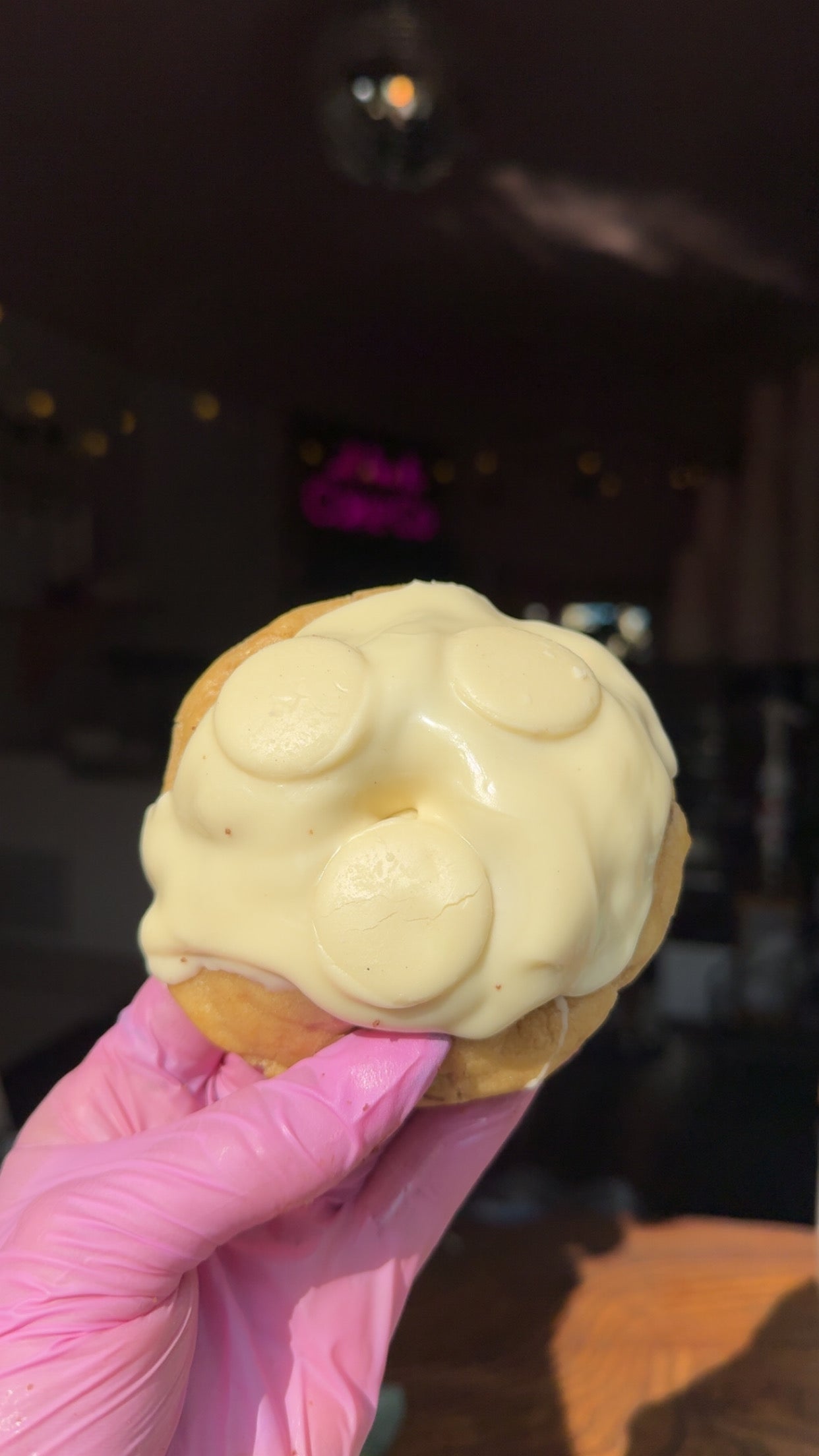 WHITE CHOCOLATE COOKIE