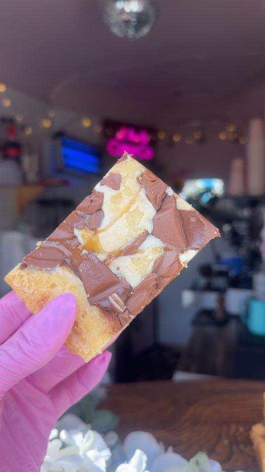 CADBURY CARAMEL BLONDIE