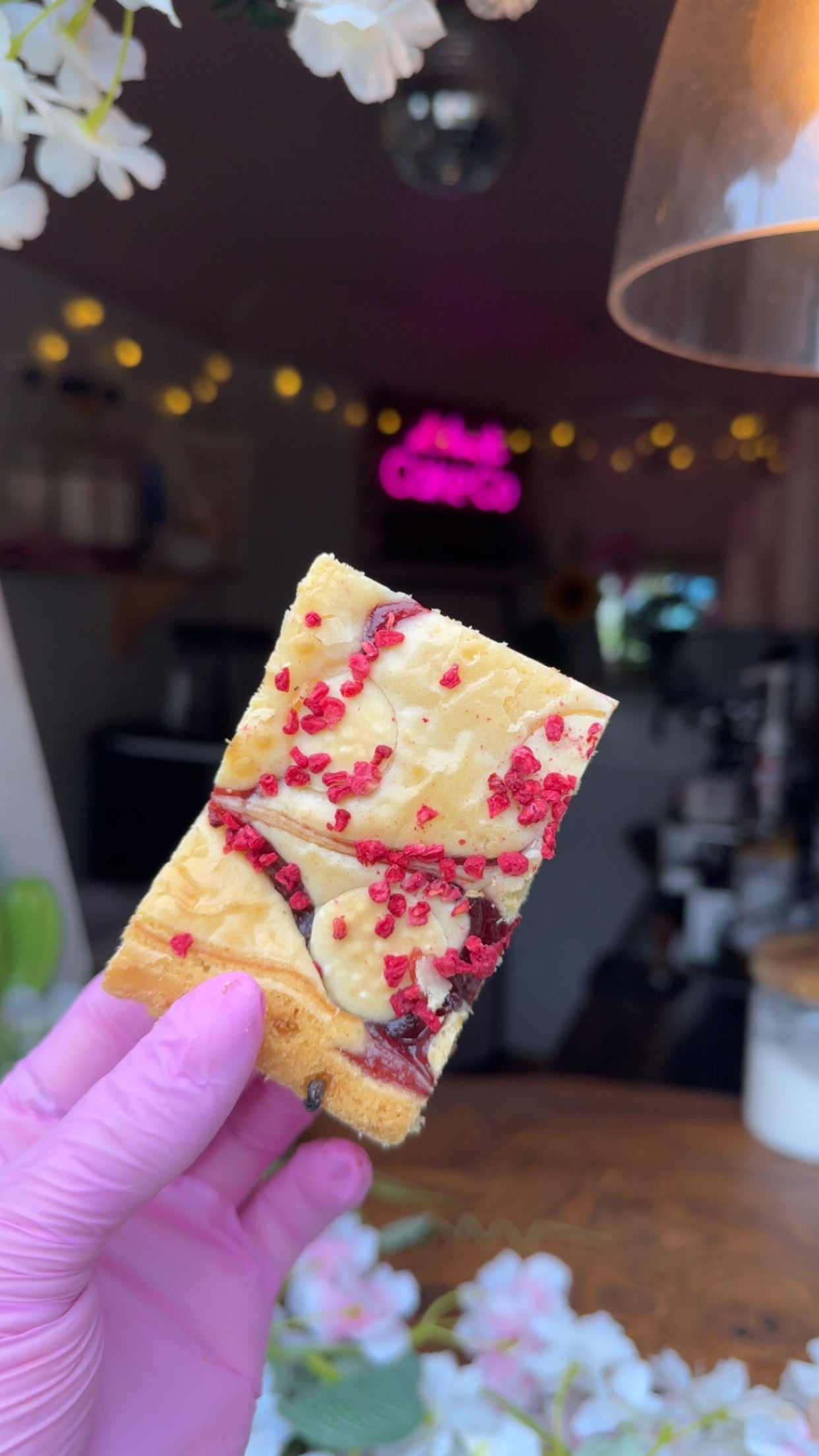 RASPBERRY WHITE CHOCOLATE BLONDIE